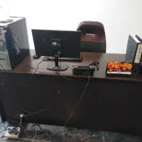 همکار خانم در پخش مواد غذایی