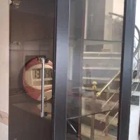 ویترینی ایستاده