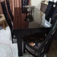 میز غذا خوری شش نفره +چهار عدد صندلی سفید رنگ