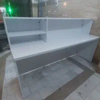 میز کار کاملا نو و ویترینی