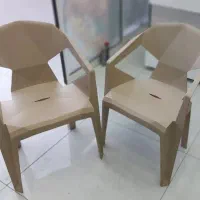 تعدادی میزوصندلی