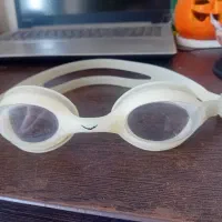 عینک شنا در حد نو و کارکرده