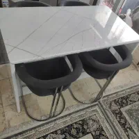 جزیره ۳درب کابینت ب همراه ۴صندلی