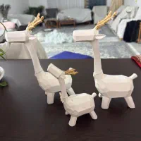 مجسمه و گلدون گلدان