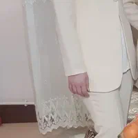 کت و شلوار عقد یکبار پوشیده شده