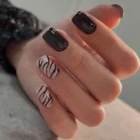 آموزش کاشت ناخن فقط ۲۵۰۰