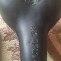 صندلی دوچرخه باکمک فنر قوی و قدیمی همراه ۲عدد دسته