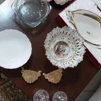 تعدادی ظرف نوواستفاده نشده