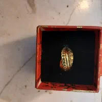 یک انگشتر زنانه