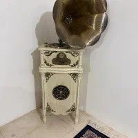 گرامافون دکوری کلاسیک و سلطنتی  سالم و زیبا