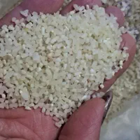 خورده برنج تمیز و خوشمزه