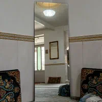 آینه|آینه|صحنه, |دیوار