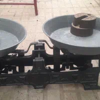 ترازو قدیمی ۱۰ کیلویی