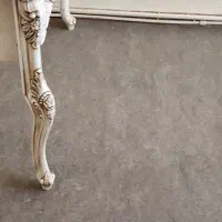 موکت نمدی ضخیم رنگ شتری در حد نو
