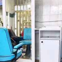 دکور آرایشگاه مردانه صندلی اصلاح وآینه قدی