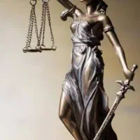 وکیل خانم پایه یک دادگستری