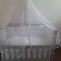 تخت کنار مادر