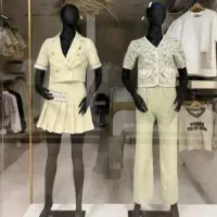 مانکن ایستاده ونشسته