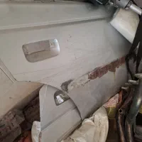 هدرز و یه جفت رو قاب درب عقب پژو