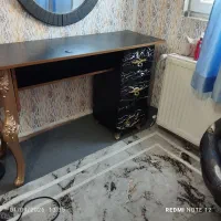 میز ناخن سالم فقط داخل کشو یکم تمیزکاری مخواد