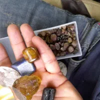 گوهر سنگ جواهری