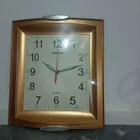 دوعدد ساعت دیواری هر یکی 250