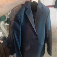 یک دست کت و شلوار مردانه سایز ۴۲ یا ۴۰