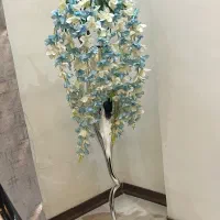 گلدان جام کروم شیشه ای و گل خارجی لمسی