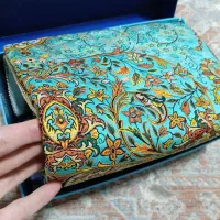 رومیزی فیروزه‌ای با جعبه