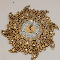 ساعت دیواری سنتی سالم ۶۵۰ تومن
