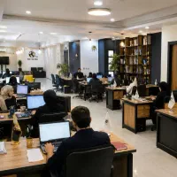 فروشنده لوازم آرایشی و کود های کشاورزی
