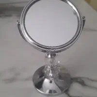 آینه پایه دار آرایشی ذره بینی زیبا