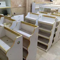 تعدادی قفسه