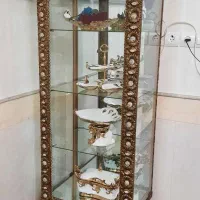 بوفه و آیینه و شمعدان برنزی