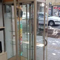 ویترین شیشه‌ای گردان