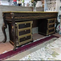 یک عدد میز ناخنکاری دو نفره بسیار شک و نفیس