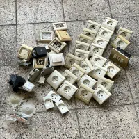 تعدادی پریز، کلید، کلید کولر، فیوز نو