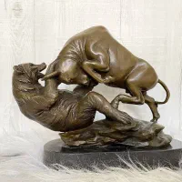 مجمسه برنز برنزی خرس و گاو