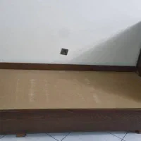 تخت یکنفره چوبی