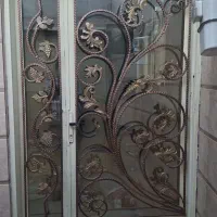 یک عدد درب ورودی سه عددپنجره دو عدد درب آلومینیوم