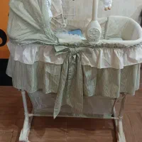 تخت کنار مادر