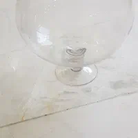 تنگ شیشه ای پایه دار ترک