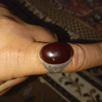انگشتر نقره قدیمی عقیق یمنی دورنگ قرمز وقهوه ای
