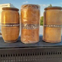 تعدادی گلدان سفالی و گل در حد نو