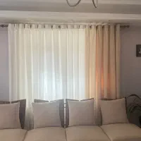 پرده پذیرایی پانچ بسیار تمیز با میل پرده چوبی