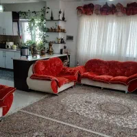 مبل بسیار راحت و محکم با رنگی زیبا