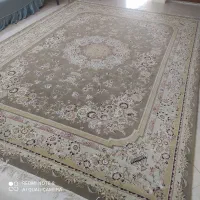 فرش +یک عدد ساعت چوبی ایستاده هدیه