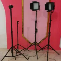 سه عدد پروژکتور سینمایی LED400 با یک پایه موبایل