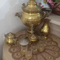 سماور ذغالی با کلیه محتویات و قندان های برنز