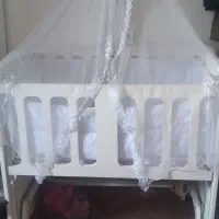 تخت کنار تخت مادر